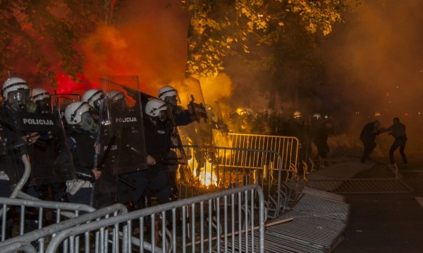 Полицията в Черна гора със сълзотворен газ срещу
антиправителствен протест