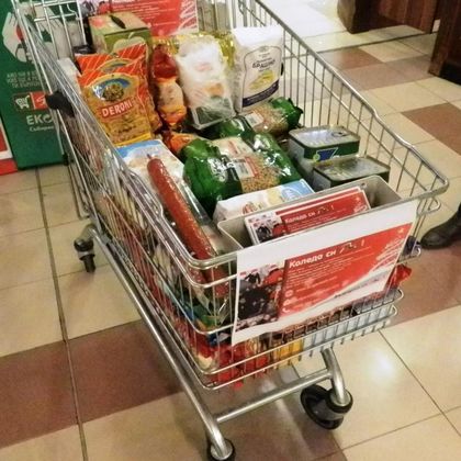 Видин: Ученици от столичното училище „Проф. „Иван Апостолов“ дариха продукти от първа необходимост на възрастни хора от Белоградчишката община