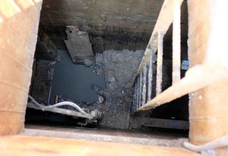 Мъж отвори канализационна шахта в двора си и онемя от изненада (СНИМКИ)