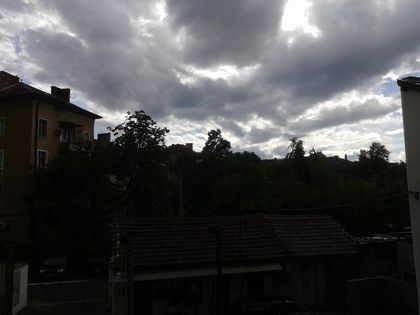Гръмотевици над Пловдив, утре зимата се връща с 2° (ВИДЕО)