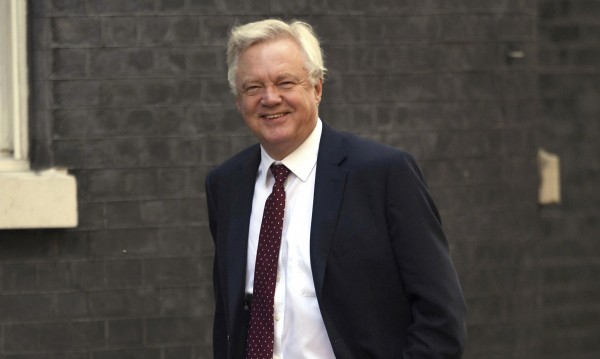 Преди началото - министърът по Brexit подаде оставка