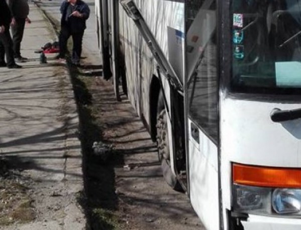 Автобус с пътници се запали в движение край Бургас