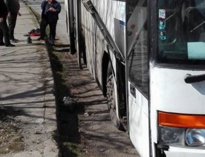 Автобус с пътници се запали в движение край Бургас