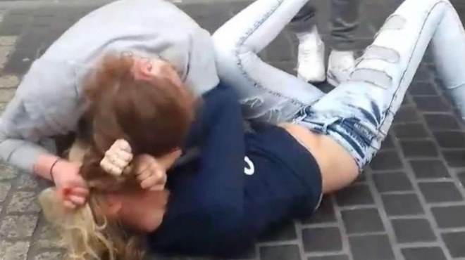 Женски бой в паспортната служба в Разград