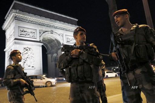 AFP: Осем души блокирани на 50 метра над земята в Рен