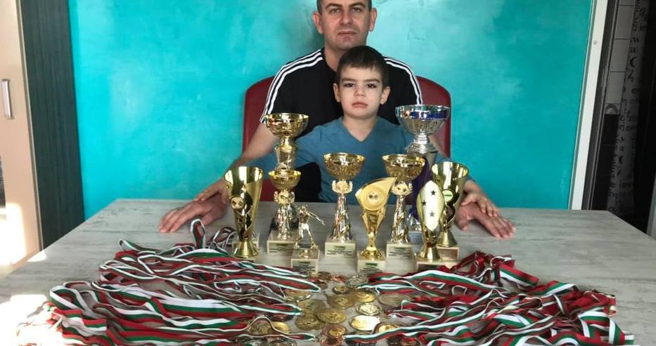 Зов за помощ! Емил има нужда от подкрепа, за да пребори коварна болест