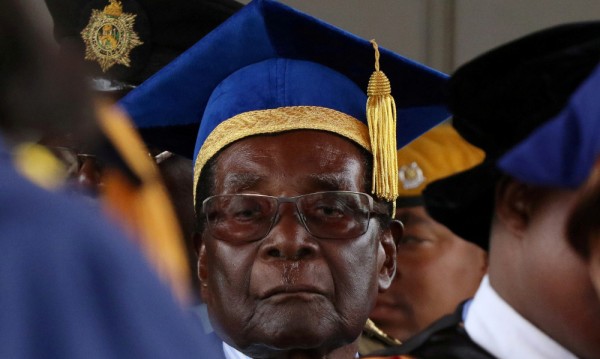 Мугабе е отстранен от лидерския пост на управляващата партия