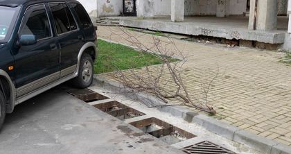 Снимки на читател: Ремонтиран по проект паркинг във 