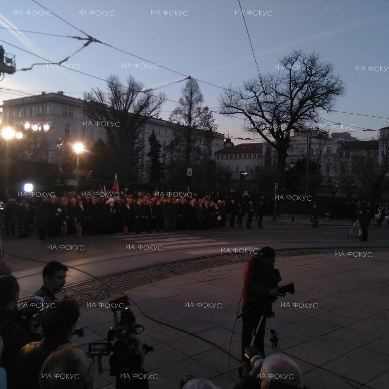 София: Започна възпоменателната церемония по повод 146 години от обесването на Апостола на свободата пред паметника му в столицата