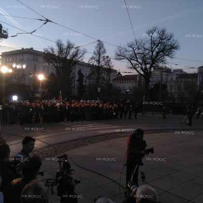 София: Започна възпоменателната церемония по повод 146 години от обесването на Апостола на свободата пред паметника му в столицата