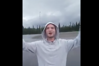 Българи накараха американец в Аляска да пее: Наско Сираков п....! ВИДЕО