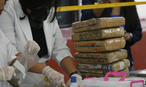 На Филипините се оглеждат за... Пакети кокаин в морето!