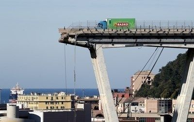 Започна акция за допълнително разрушаване на моста в Генуа, рухнал през август