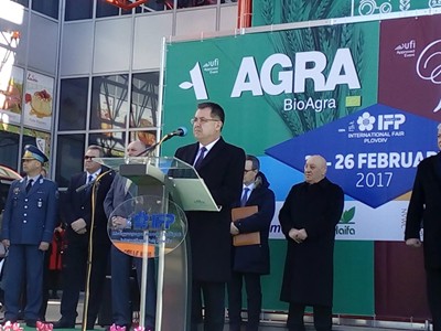 Гневни стопани посрещнаха земеделския министър в Пловдив