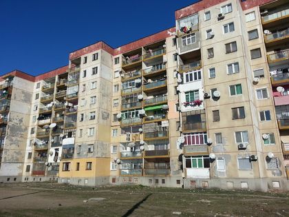 23-годишен се хвърли от 7-ия етаж на блок в Пловдив, лекари се борят за живота му