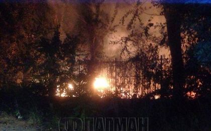 Огромен пожар избухна на стадион