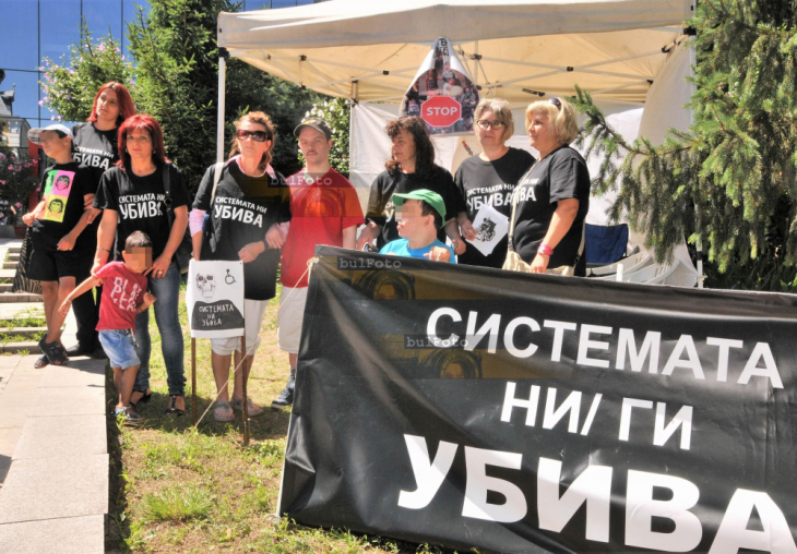 Код „черно“ пред парламента на старта на новия политически сезон