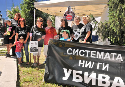 Код „черно“ пред парламента на старта на новия политически сезон