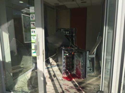 Апаши опитаха да разбият банкомат в Костинброд