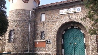 Разследват надзирател, спипан с дрога в джоба