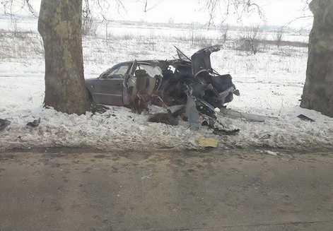 СНИМКА: Джип и кола се помляха на пътя Пазарджик-Пловдив, автомобилът със смазана задница