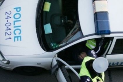 Полицаи гониха избягал затворник под дъжд от куршуми