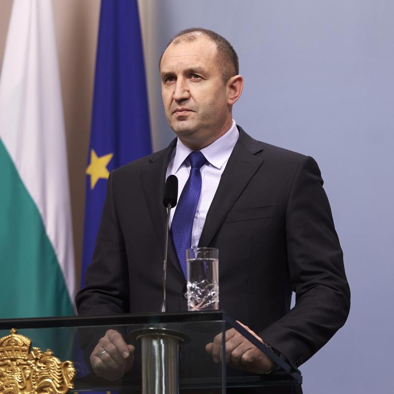 Президентът Румен Радев: Съпругата ми пътува само с мен, без да струва никакви допълнителни разходи на президентството, не шофира и автомобил на НСО