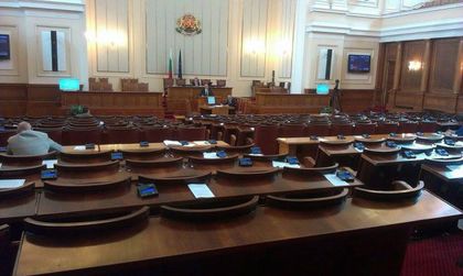10 народни избраници се отказаха от депутатски места