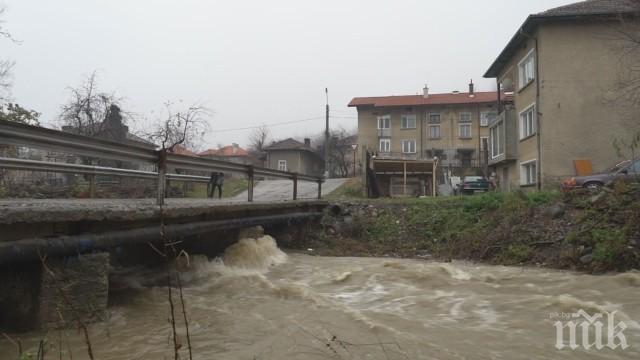 Реката в Мало Бучино преля, наложи се евакуация