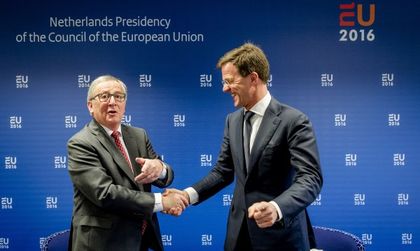 Холандският референдум заплашва Европа, смята Юнкер