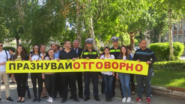 Полицията и студентите от УХТ в обща кампания за безопасност по празниците