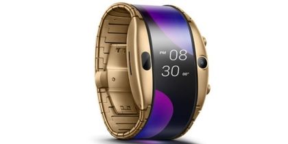 Nubia започва продажбите на уникален хибрид на смартфон и смарт часовник