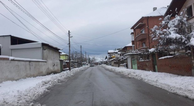 Жители на пловдивско село помагат на семейство, чиято къща изгоря до основи