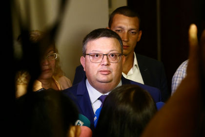 Цацаров посочи кой е освободил избягалия от страната брат на депутата Георги Стоилов