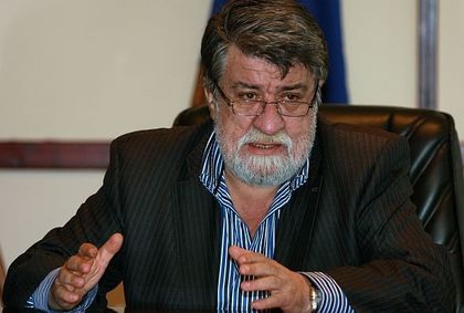 Вежди инспектира ремонта в Драмата