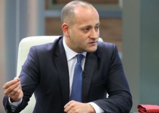 Радан Кънев се извъртя като фурнаджийска лопата за "Яневагейт" и отговори дали е гей