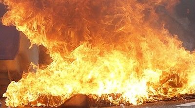 1 човек загина, а 14 са ранени след пожар в мигрантски център край Париж