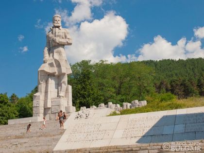 Отпуснаха 300 000 лв. за ремонт за паметника на Ботев