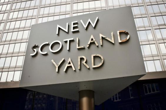 Арест! Полицията е задържала на летището в Лондон мъж, заподозрян в подготовка на терористичен акт