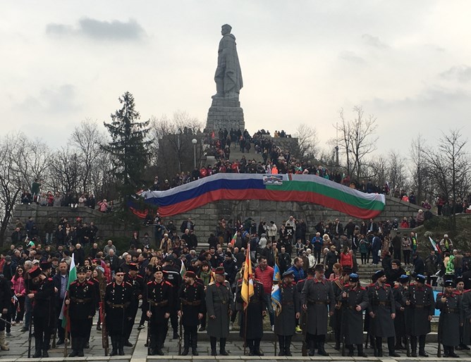 Пловдив чества Трети март! Съединиха руското и българското знаме на Альоша