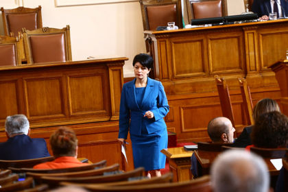 Десислава Атанасова хвърля оставка заради скандала с БСП и 