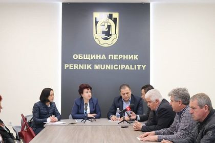 В Перник започна пролетното почистване