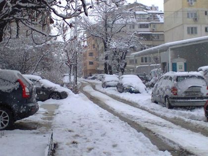 Кошмарни задръствания в града, улиците - пързалки
