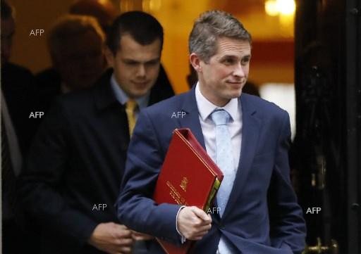 AFP: Тереза Мей е уволнила министъра на отбраната Гавин Уилямсън