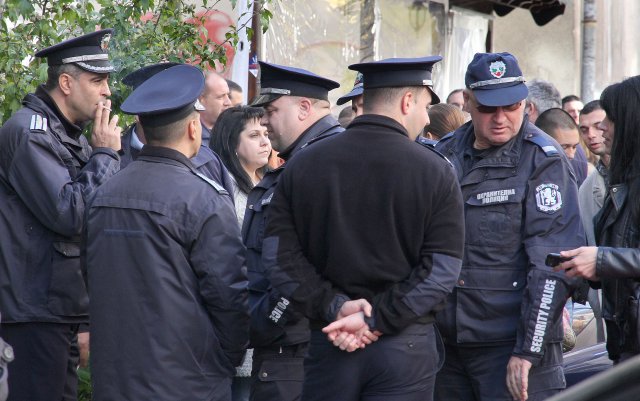 Стотина полицаи излязоха и днес на протест