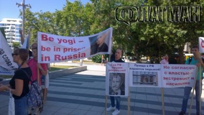 В Бургас опънаха плакати с лика на Сталин (СНИМКИ)
