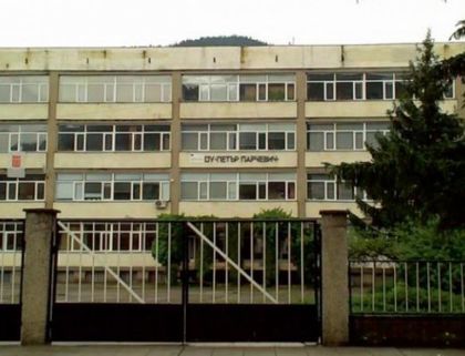 Училището в Чипровци бие камбаната за SOS