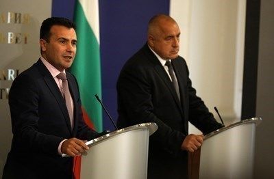 Борисов се чу със Заев за трагедията със загиналото семейство