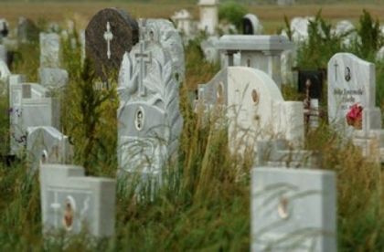 МРАЧЕН БИЗНЕС! Опечалени плащат по 8 бона на черно, за да погребат близките си