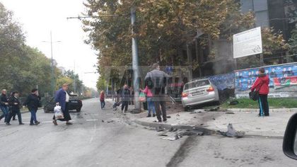 На адското кръстовище в Кючука: Две коли се
помляха край Камела